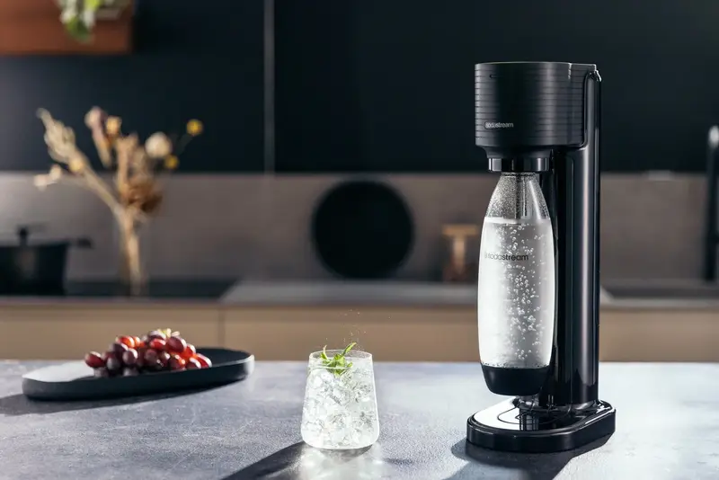 MAQUINA AGUA COM GAS GAIA PRETA + CO2 SODASTREAM