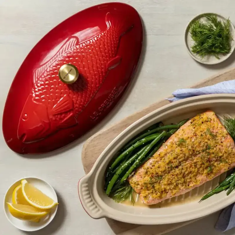 TRAVESSA PEIXE COM TAMPA 34CM HERITAGE VERMELHO LE CREUSET