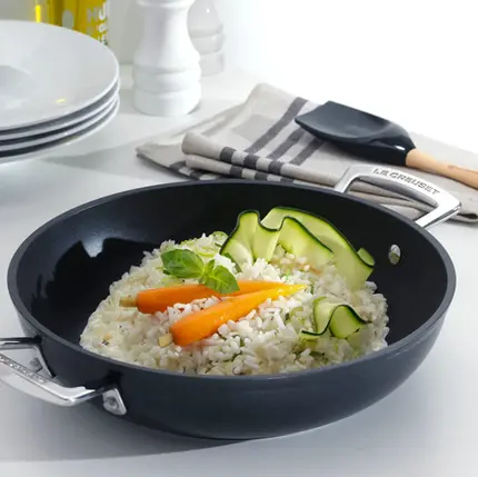 COLHER GRANDE DE SILICONE VENUS PRETA BLACK ONYX LE CREUSET
