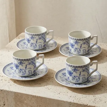 JOGO COM 4 XICARAS DE CHA COM PIRES HORTENSIA EM NEW BONE CHINA 220 ML AZUL