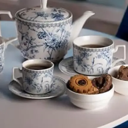 JOGO COM 4 XICARAS DE CHA COM PIRES HORTENSIA EM NEW BONE CHINA 220 ML AZUL