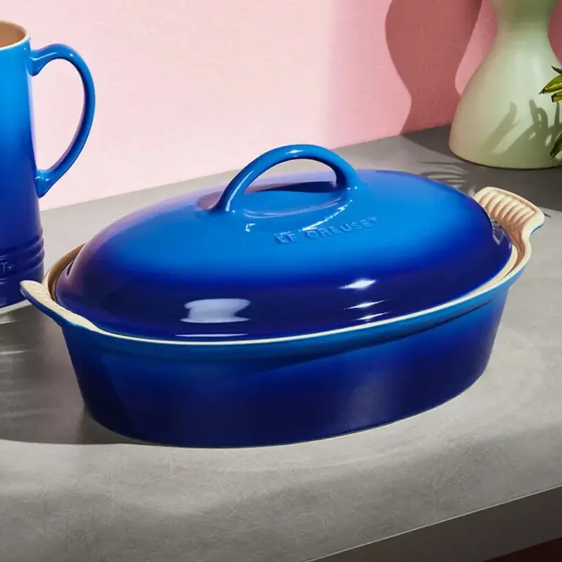TRAVESSA OVAL COM TAMPA 3,8L HERITAGE AZURE BLUE LE CREUSET