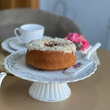PRATO PARA BOLO COM ESPATULA MON CHERI 26cm LHERMITAGE