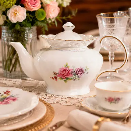 BULE MON CHERI EM NEW BONE CHINA COM FILADO DOURADO 1,1L BRANCO LHERMITAGEB