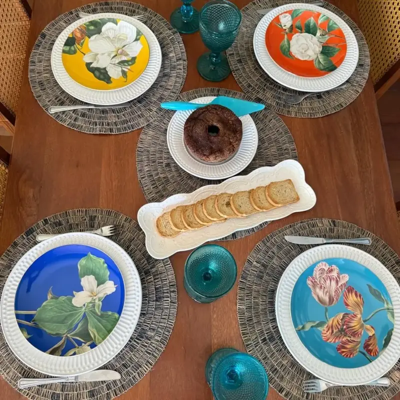 JOGO COM 4 PRATOS DE SOBREMESA BLUMMEN EM NEW BONE CHINA 20 CM LHERMITAGE