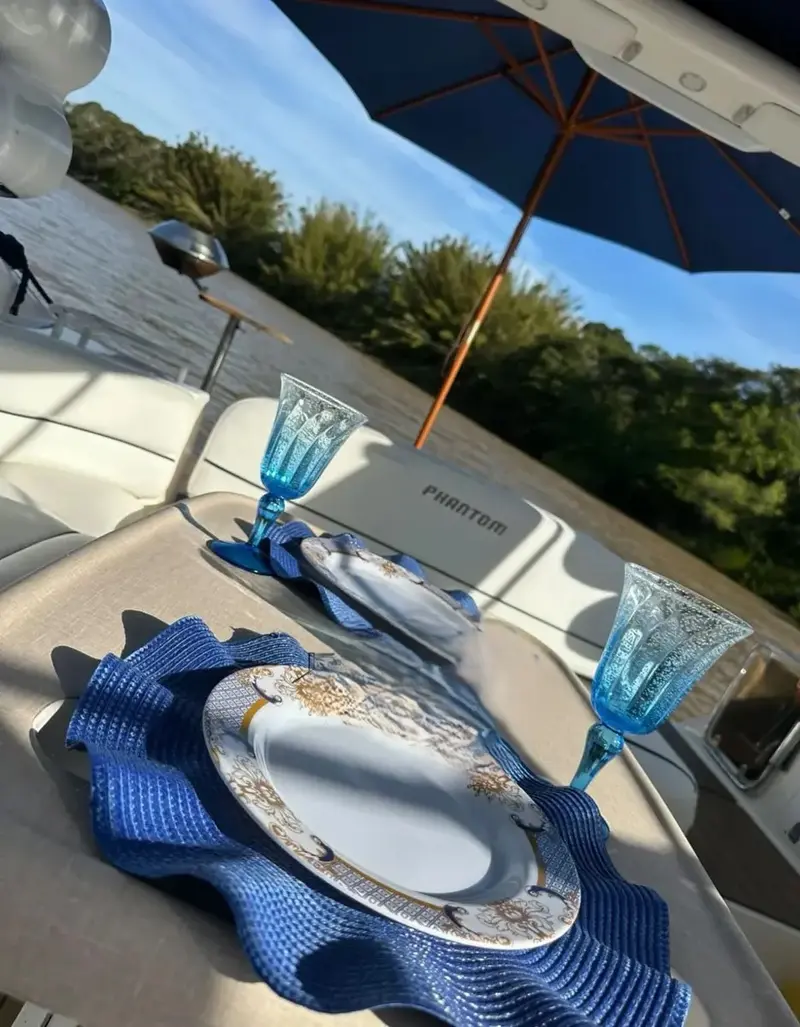 JOGO DE 6 TAÇAS EM ACRILICO AZUL 400ML